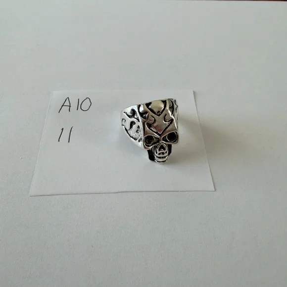 Silver Skull‎ Ring