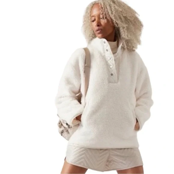Athleta cozy Sherpa  Cream Pullover Fleece quarter snaps