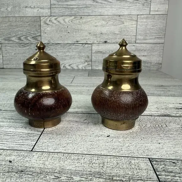 VINTAGE BRASS‎ & WOOD TABLE SALT AND PEPPER SHAKERS Small Size Taiwan Made