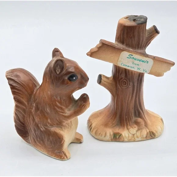 Vintage Ceramic‎ Squirrel and Tree Stump Salt & Pepper Shakers Japan