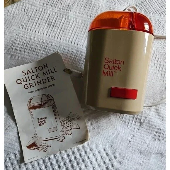 VTG 1977 Salton Quick Mill Grinder w. Measuring Spoon #GC-4 4.5