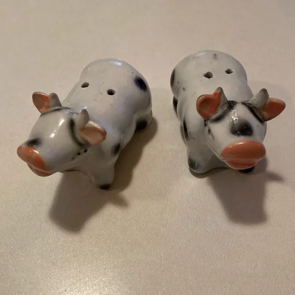 Vintage Cow Salt and Pepper Set - add to your collection!!