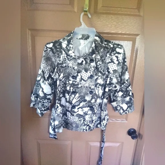 NWOT Ladies Short Jacket