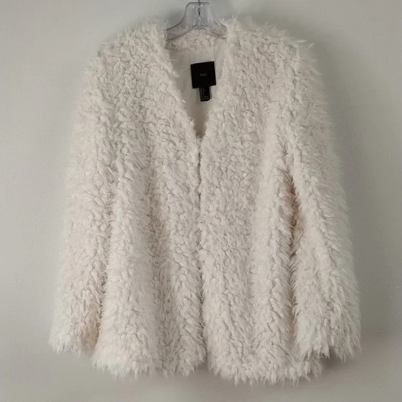 XXI White Faux‎ Fur Mob Wife Statement Jacket