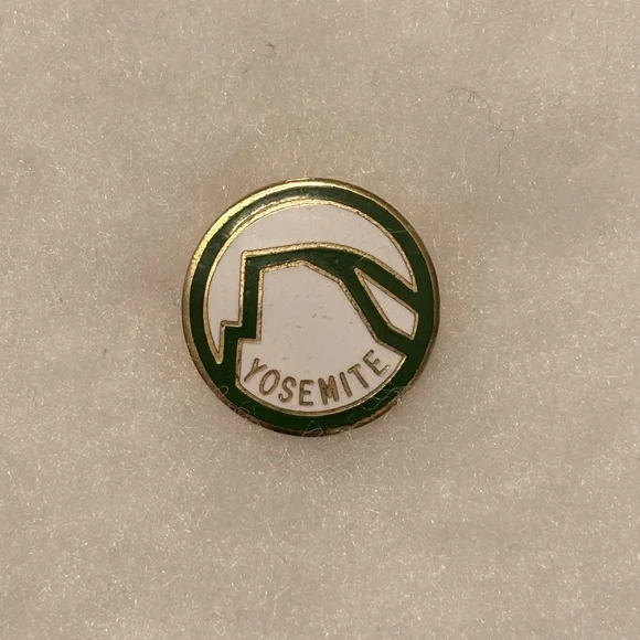 Vintage 1978 Yosemite Ski Trail Pin Green White Gold Enamel