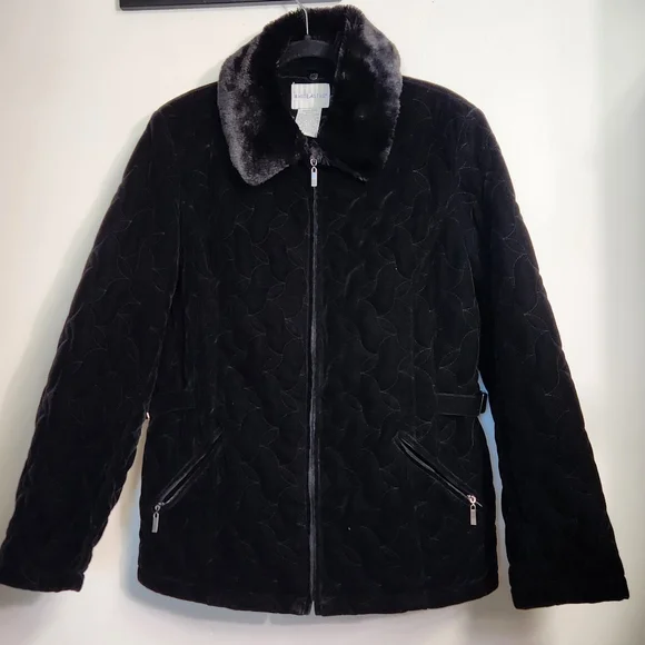 Vintage White Stag Black Quilted Women's Jacket Size L.  #G08
