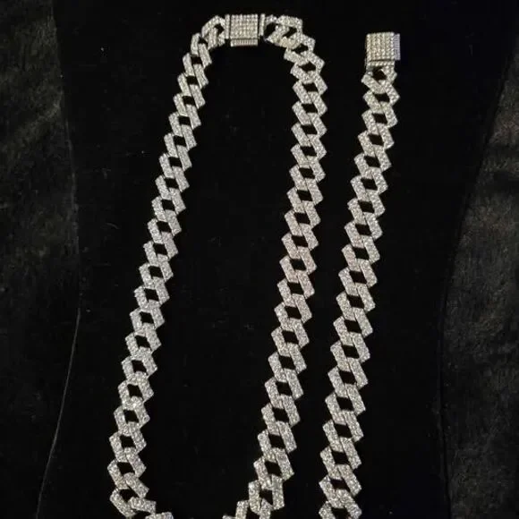 Silver plated Monaco jewelry set. New!