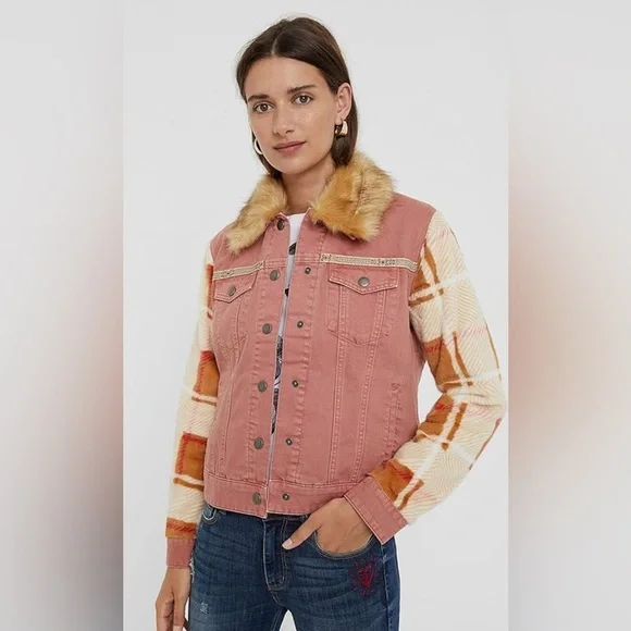 Desigual Lined Jean Jacket with Faux Fur Collar Women’s 6