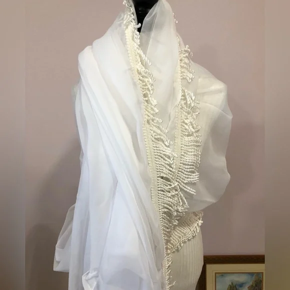 NWT Croscill Sheer White Scarf Valance With Fringe