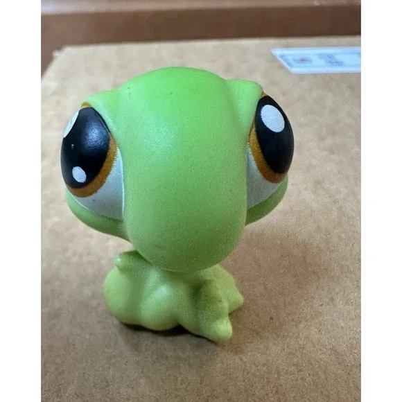 Littlest Pet Shop Baby Salamander Green Black Eyes