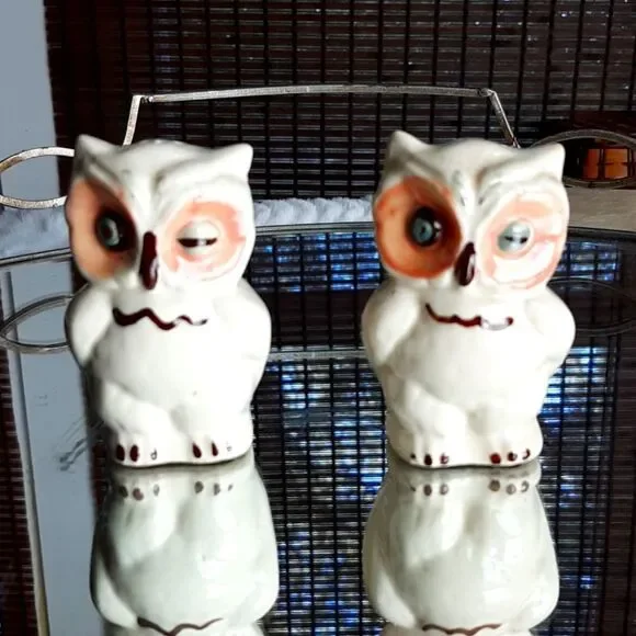 V8ntage  OWL SALT & Pepper Shakers Vintage‎