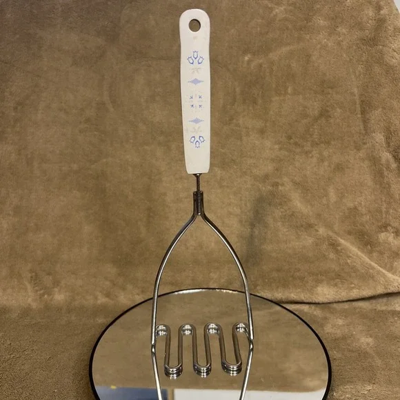 Vintage 1960s EKCO Potato‎ Masher Blue Dutch Tulip MCM 10.5
