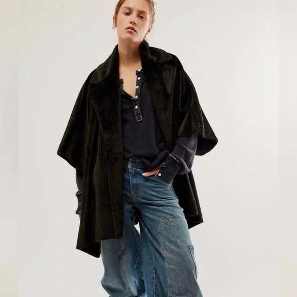 New OS one size large oversized FREE PEOPLE starlett faux fur poncho black coat