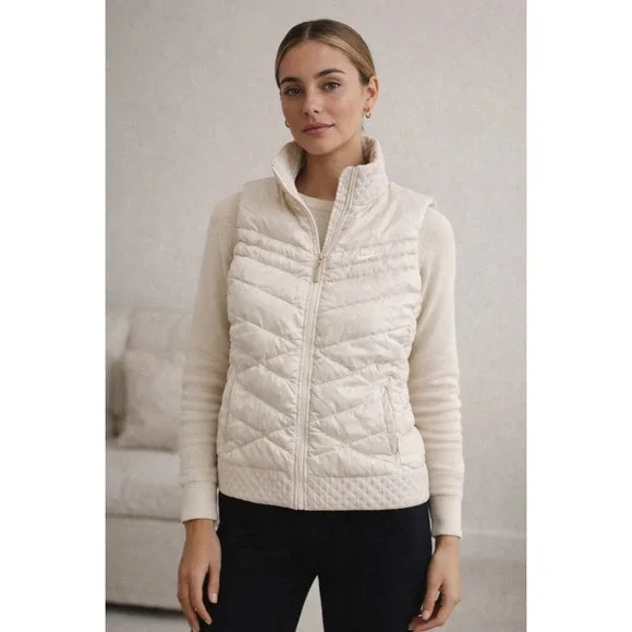 Nike Ivory Quilted Puffer Vest Womens Luxe Minimal Clean Girl‎ Athleisure Sz M