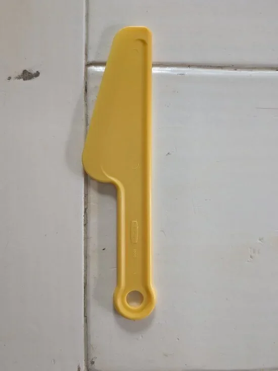 VTG Rubbermaid #1900-6 Pie Cake Server Slicer Yellow Retro Kitchen USA Rare