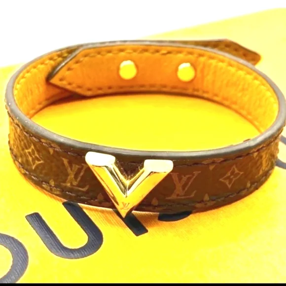 Sunning NWOT Luxury Louis Vuitton ✨️ Statement Bracelet 👌