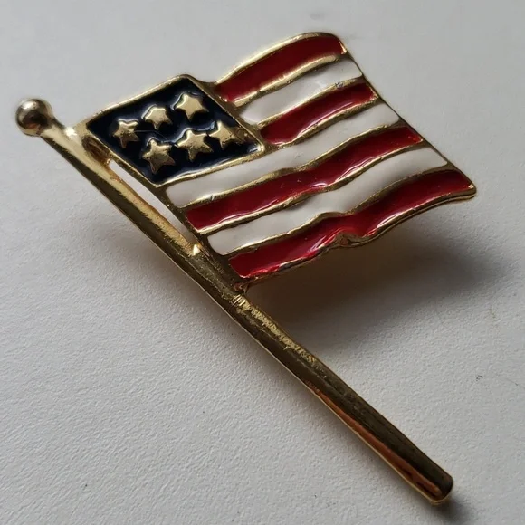 Vintage American Flag / Brooch / Pin / Enameled / Patriotic/ 