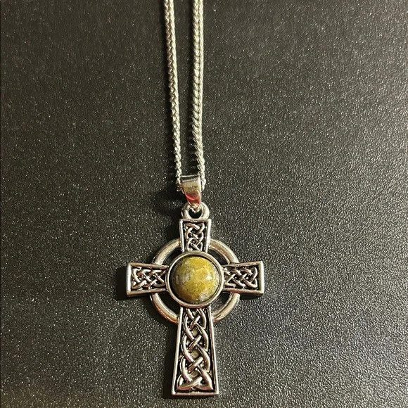 SILVER CONNEMARA MARBLE CELTIC‎ CROSS NECKLACE
