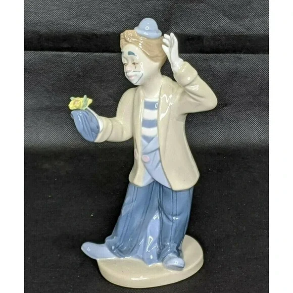 Vintage Clown Yellow Flowers Porcelain Figurine 9