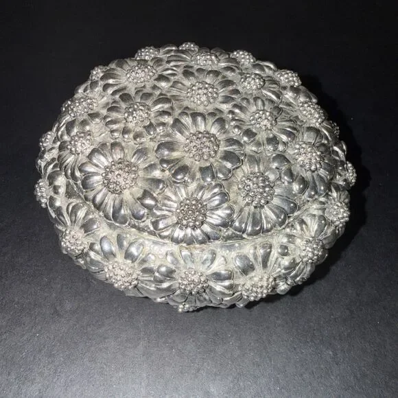 Stilarte Metal Trinket Jewely Box Round Daisy Made in Italy Felt Lined