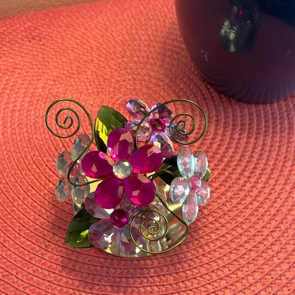 🌸Floral🌸Crystal with Pink and Green Accents Includes‎ Mirror Plate