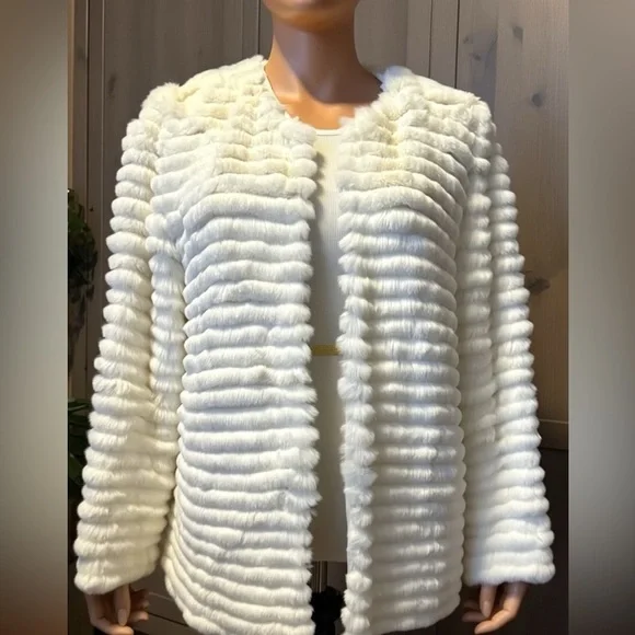 Elegant White Fur Coat- Maison D’Angelann