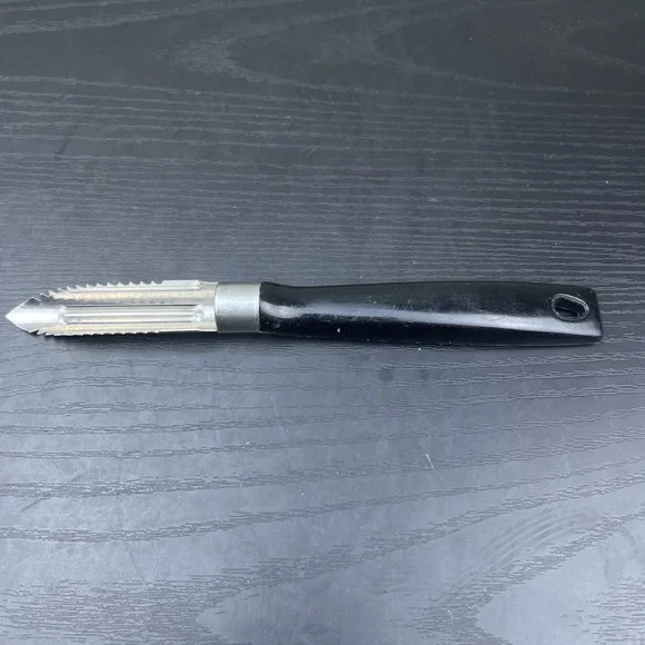Vintage EKCO Peeler Corer Zig Zag Serrated Stainless Blade Black Handle USA