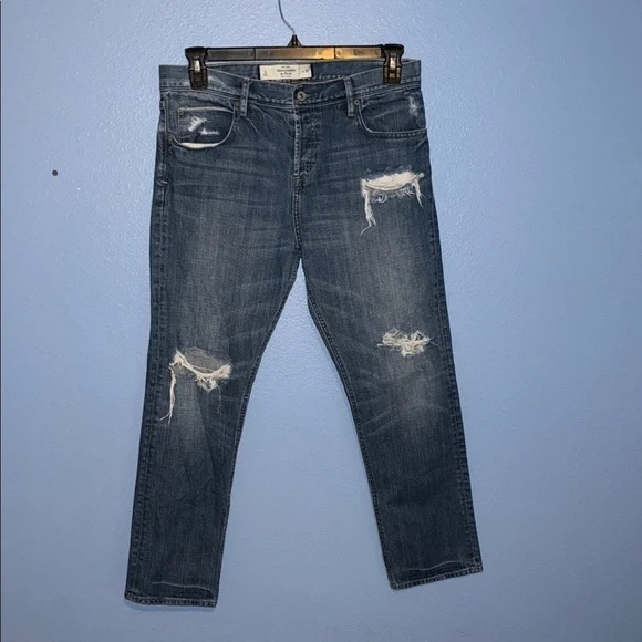 Abercrombie & Fitch Distressed Jeans- size 28/6. Q