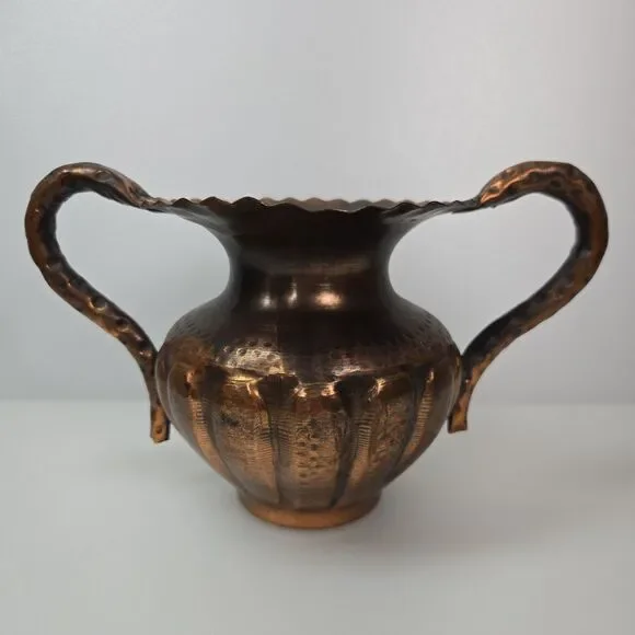VTG Hammered Copper Vase Urn Double Handle Scalloped Rim Handmade 99.5% Boho MCM