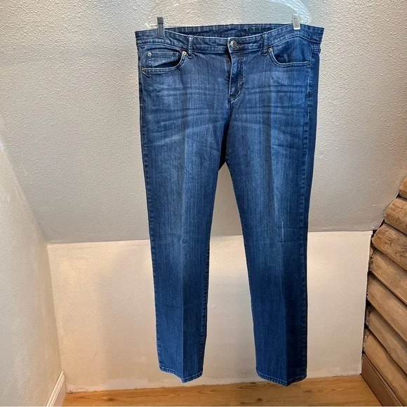 GAP Straight Leg Dark Wash Jeans. 16/33R