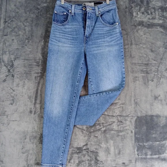 Levi's‎ SilverTab Jeans Womens 27x26 Light Wash Blue Mom Fit High Rise Tapered