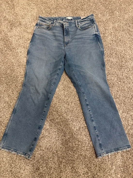 Good American Straight-Leg High-Rise Jeans in Medium Blue Wash