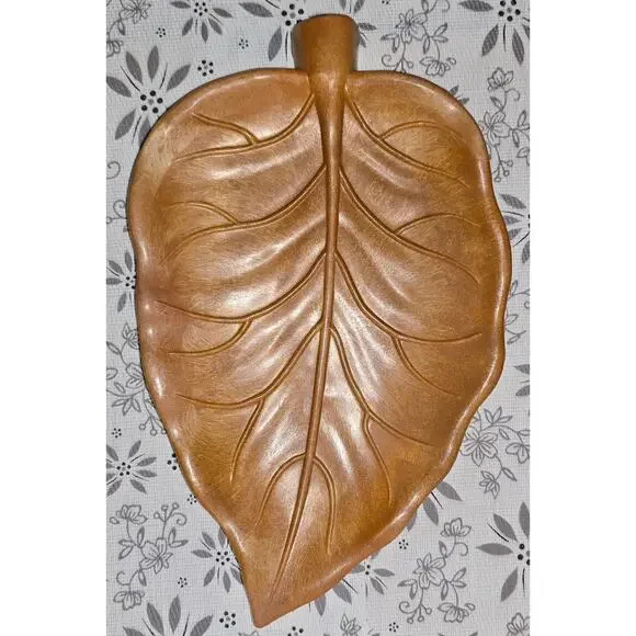Leaf-Shaped Wall Hanging / Decorative Tray