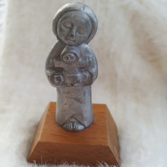 Mary and Baby Jesus Tiny Figurine Wood Pedestal Shadow Box Display Decor