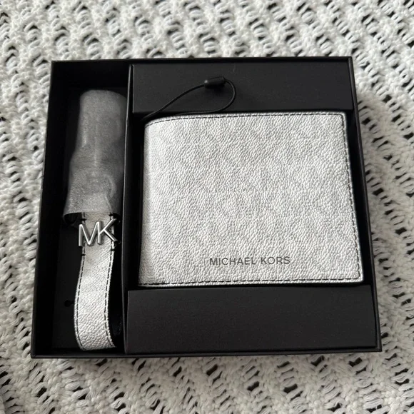 Michael Kors White & Silver Key & Card Holder