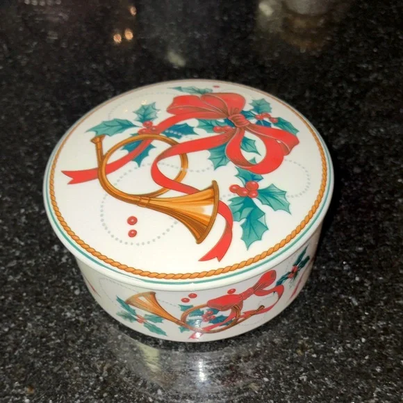 Mikasa Vintage Jubilation Porcelain Round Box 1980s Christmas Trinket Dish