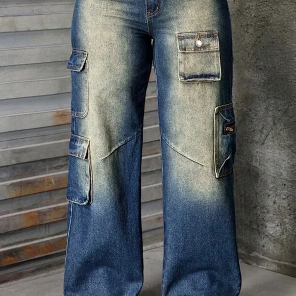 NWOT Blue Cargo pocket jeans. Size 28/32