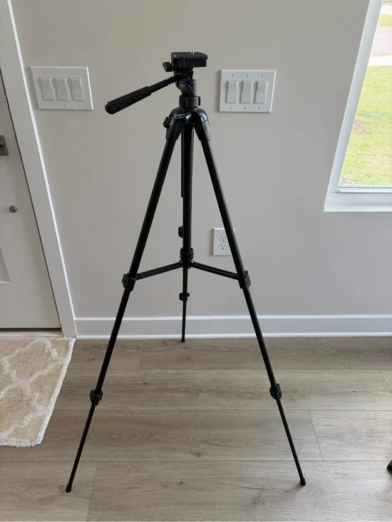 Lightweight Black Camera Sunpak 5858DLX Tripod with 3-Way Pan Head Like New