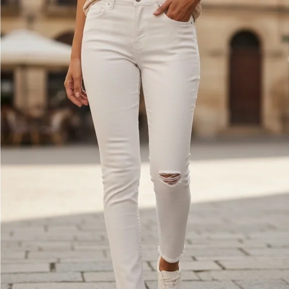 Elegant White Ripped Skinny Jeans for Women