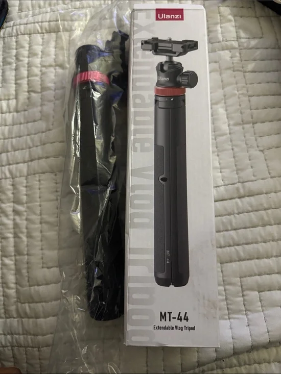 MT-44 Black Extendable Vlog Tripod