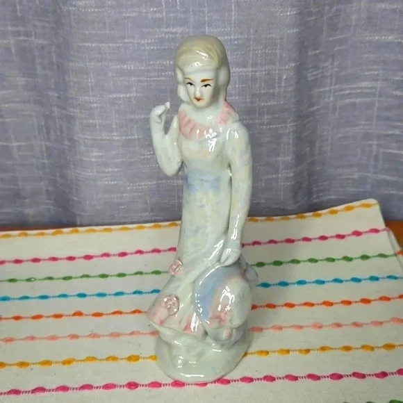 VINTAGE FIGURINE