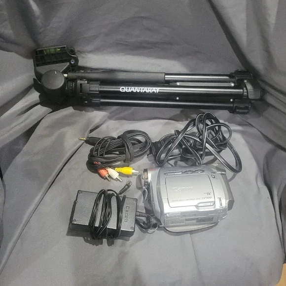 Canon ZR100 Mini DV Camcorder Recorder Tested Works!!! Tripod Case Charger