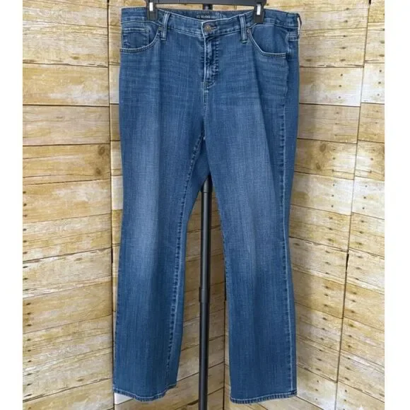 CHICO'S SO SLIMMING GIRLFRIEND CASUAL EVERYDAY WEAR FLARE JEANS SIZE 1.5R/10R