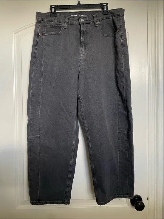 Old Navy Women’s SZ 14 High Waisted Barrel Leg Jeans in Black