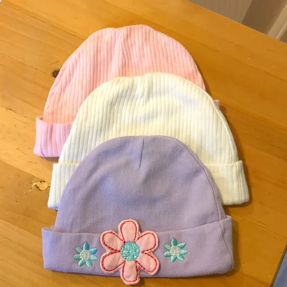 Baby girl hats bundle size 0-6 months, Gerber pink white and purple cotton