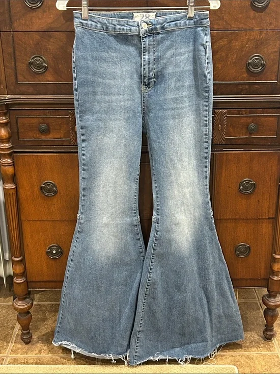 We The Free Extreme Wide Leg Flare Jeans Women’s Size 28
