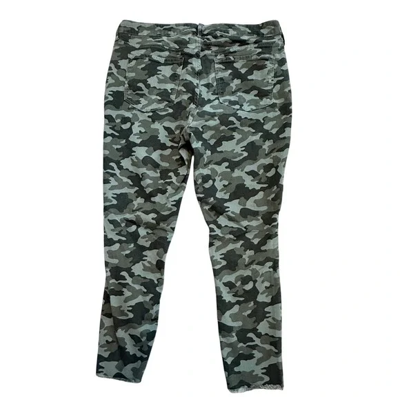 OLD NAVY Rockstar Camo Jeans Women's Size 18 Mid‎ Rise Raw Hem Army gorpcore