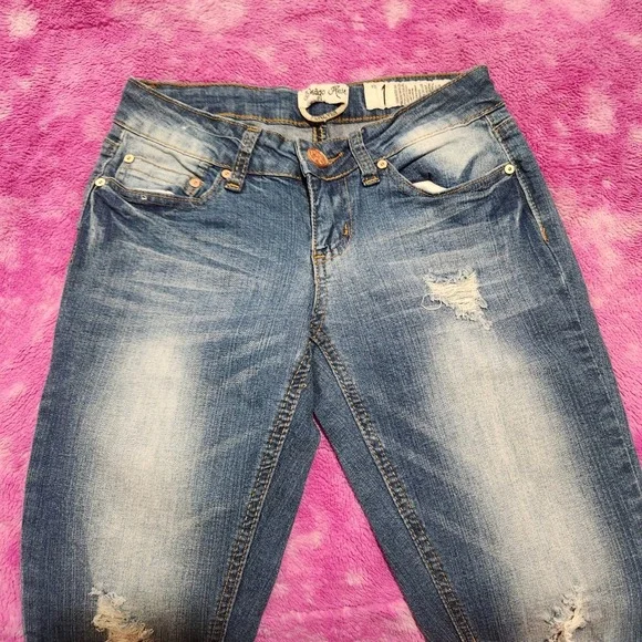 Indigo Rein Jeans Women's Size 1 Ultra‎ Low Rise Skinny Blue Embroidered Pocket