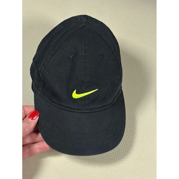 Infant boys Just Do It NIKE hat with Velcro back. EUC.