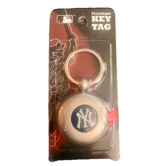 New NY Yankees Key Tag Chain Fob Ring Flashlight in Original packaging